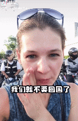 在中国被吹捧成“神”的外国网红，为什么被美国人骂成狗？