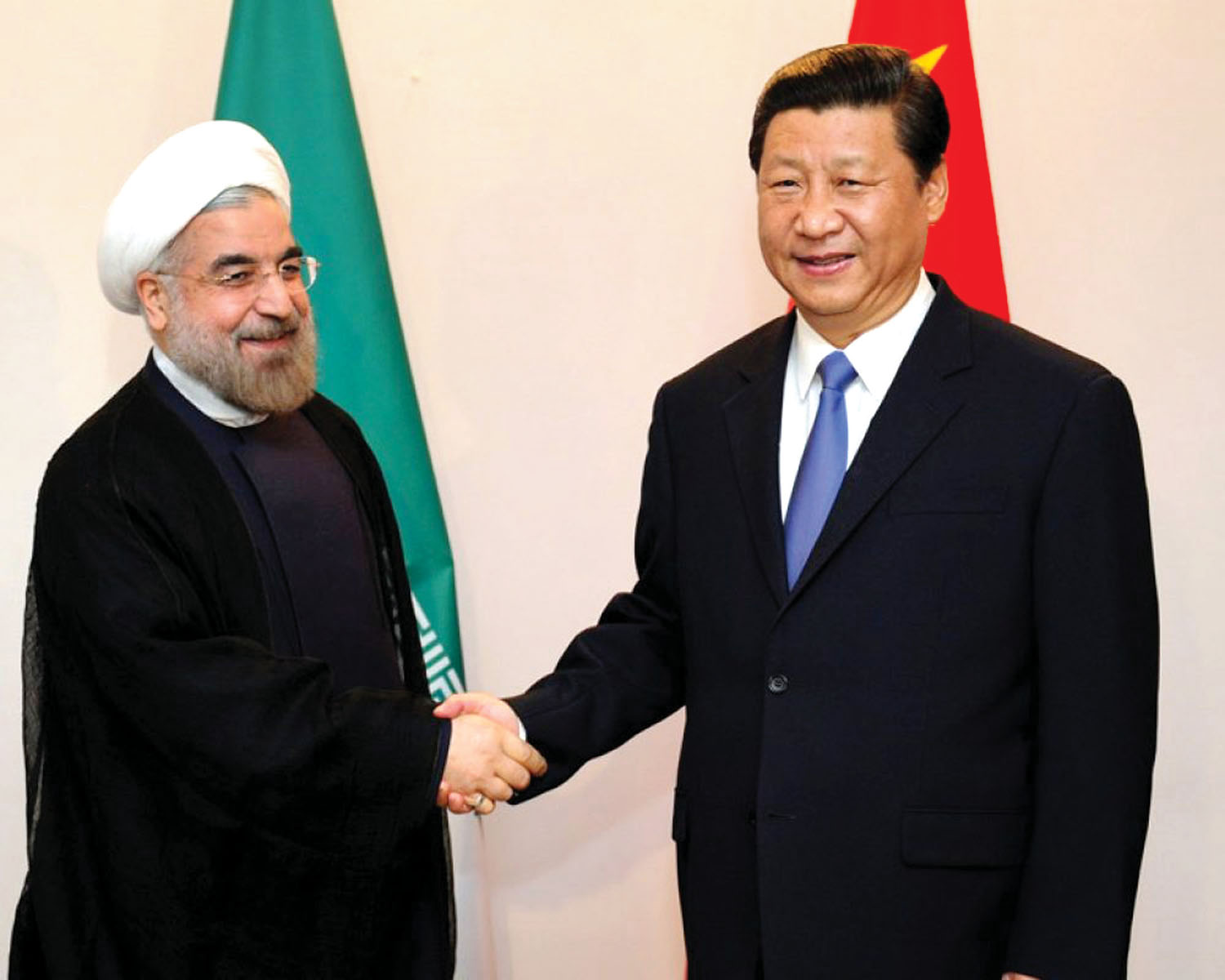 中国与伊朗据报将签署长达25年的合作协议。这或许会打击美国对伊朗的制裁政策，令中美关系更进一步紧张。图为中国国家主席习近平(右)和伊朗总统鲁哈尼会面。资料图片