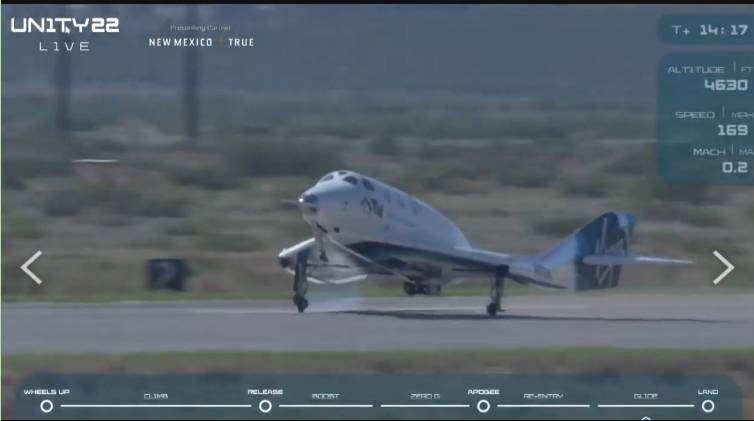 團結號平安降落在新墨西哥州的美國太空港跑道。（圖翻攝自Virgin Galactic 直播）