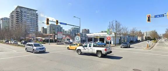 列治文Lansdowne Centre突发重大车祸 4车相撞