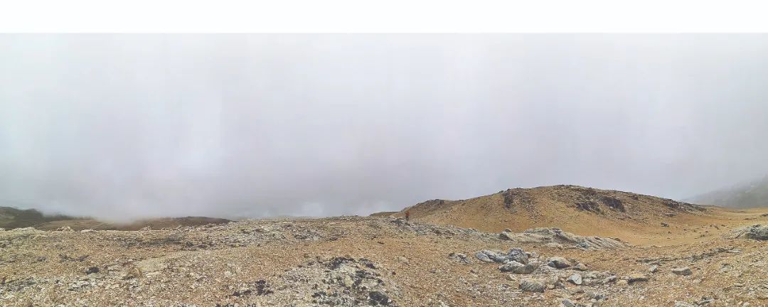 琼嘉岗锂矿地貌（受访者供图）