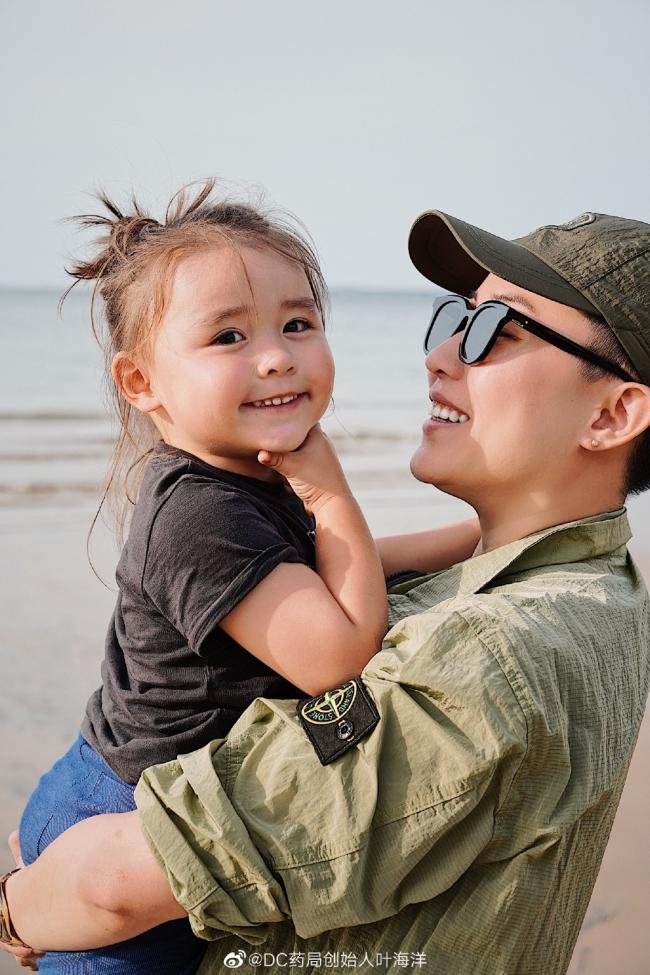 中国女霸总坚持不婚生娃，再度买精诞下二胎五国混血！自私or活出真我？