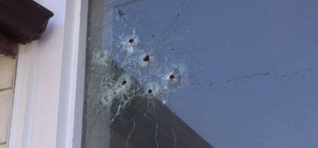 恐怖！大温住宅区突爆枪声 19岁少年中弹倒地