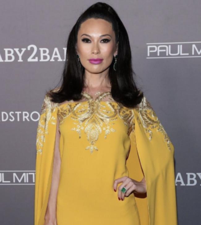 “虎妻”邓文迪近照曝光：毫无亚洲样貌！离婚多年还能分走268亿，野心有多大？
