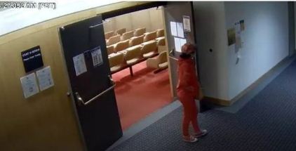 大温华人女子操刀冲进法庭 狂捅同胞 血溅满地