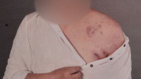 大温华人女子操刀冲进法庭 狂捅同胞 血溅满地