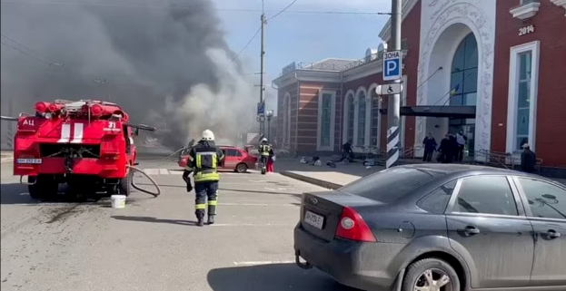 突发！乌克兰火车站被袭 死伤过百 现场惨状曝光