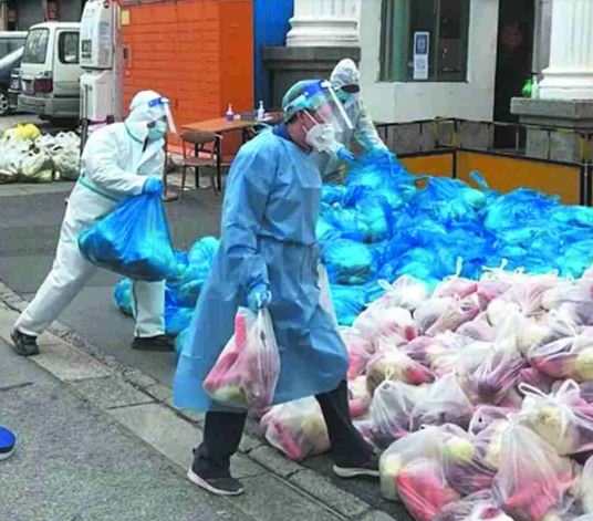 家中缺物缺粮 加拿大人在上海封城的日子