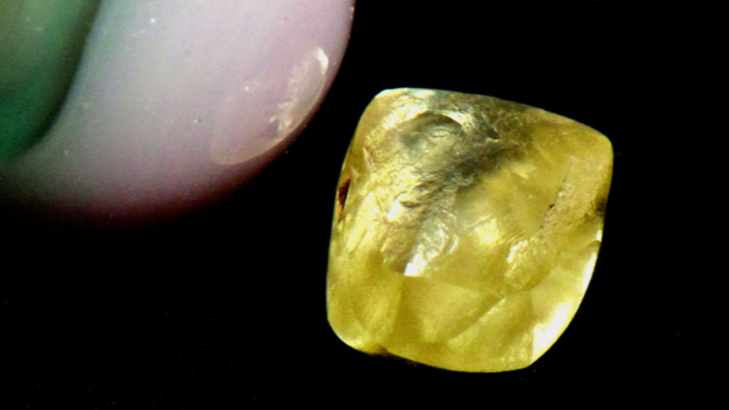 诺琳发现的黄鑽重量目前排在园区第3名。（图／翻摄 Arkansas State Parks推特） 太幸运了！美夫妻逛公园随手捡石头　竟是4克拉黄鑽