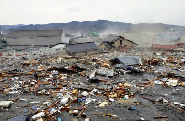 突发！旅游胜地7级地震 伤亡数十 引发海啸