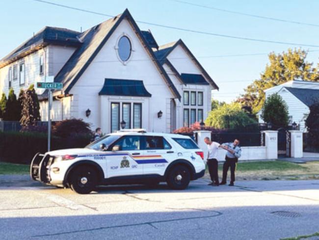 列市骑警疲于奔命 路人挥舞玩具枪虚惊一场