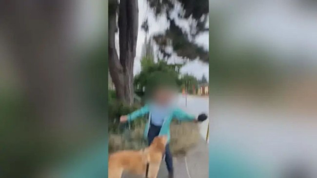 加女子餐馆门口朝亚裔店主吐口水大喊:滚回中国 加女子餐馆门口朝亚裔店主吐口水大喊:滚回中国