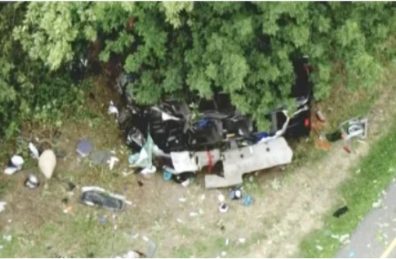 4死8伤：新泽西惨烈车祸 工厂班车返程翻车