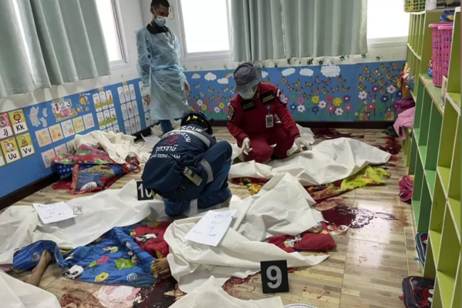 38死！被开除的警察闯进幼儿园，射杀午睡的孩子