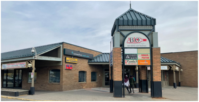 A mall in Canada has banned high school students during the day