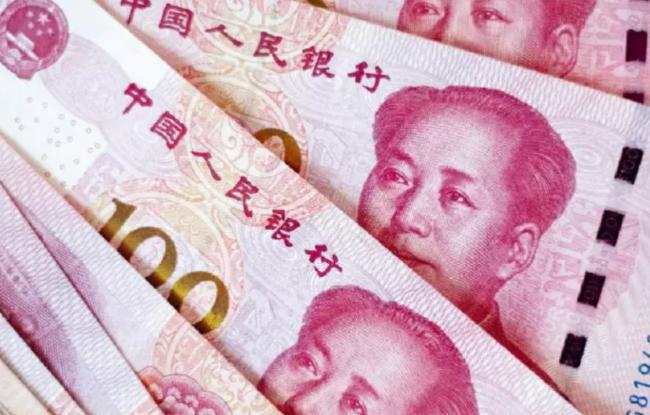 离岸人民币跌穿7.3再创新低 在岸价刷新14年最低
