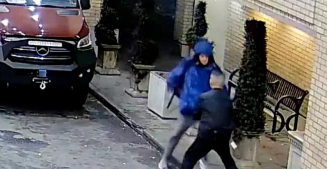 突发！列治文2人被刀刺 就在骑警总部旁