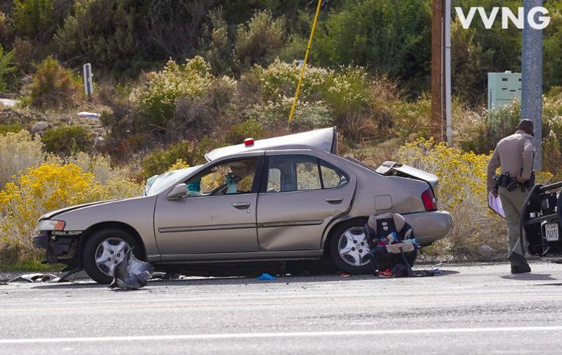 车祸现场显示，死者驾驶的Nissan Altima已经严重损坏。(VVNG)