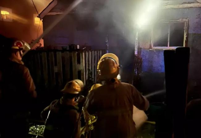 周一夜间温哥华大火 其中一人伤重危殆 周一夜间温哥华大火 其中一人伤重危殆