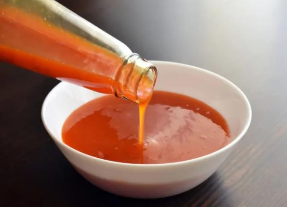 現成的醬汁和配料是小餐廳的好幫手。取自Shutterstock