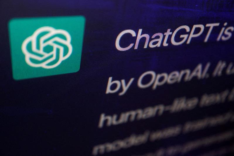 運用聊天機器人ChatGPT幫忙求職的現象，日益普遍。（路透）