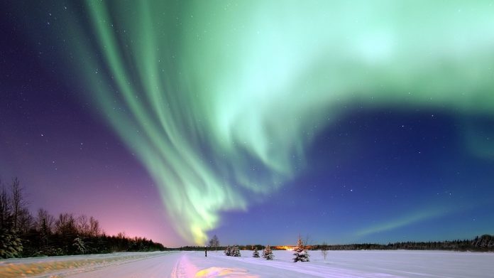 aurora-borealis-1181004_960_720.jpg 图片
