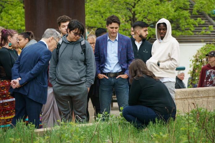PM-Trudeau-at-Canada-Water-Agency-03.jpg 图片