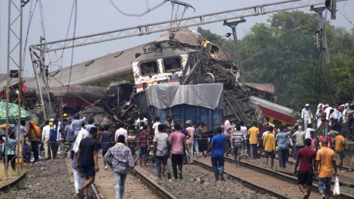 印度3火車相撞│官員爆料:肇禍因電子訊號系統有關 图片