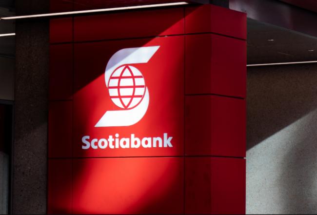 Scotiabank曝丑闻?银行门口贴满几十封信维权 Scotiabank曝丑闻?银行门口贴满几十封信维权