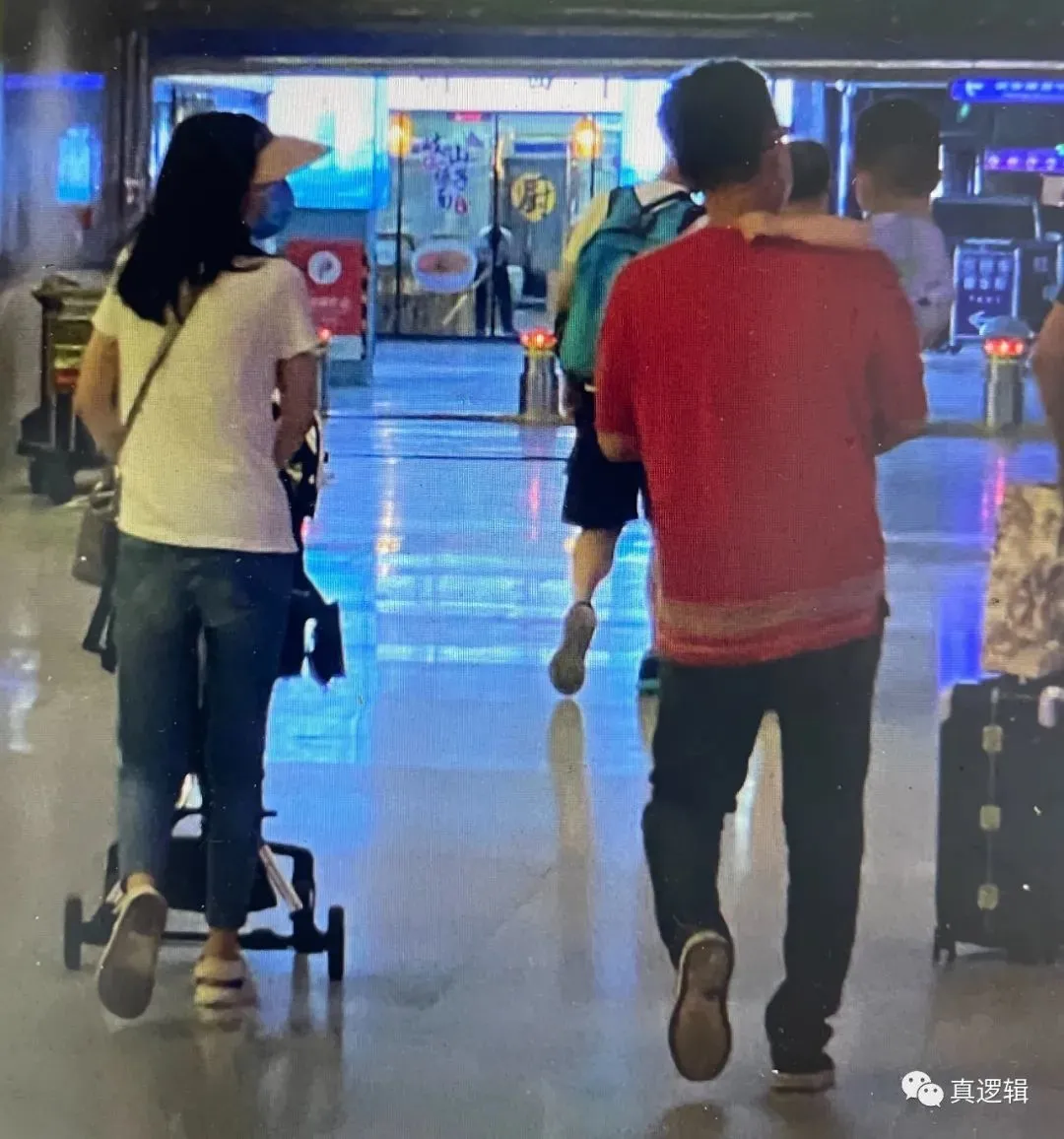 （马延圣王榕霏抱着私生子逛街）