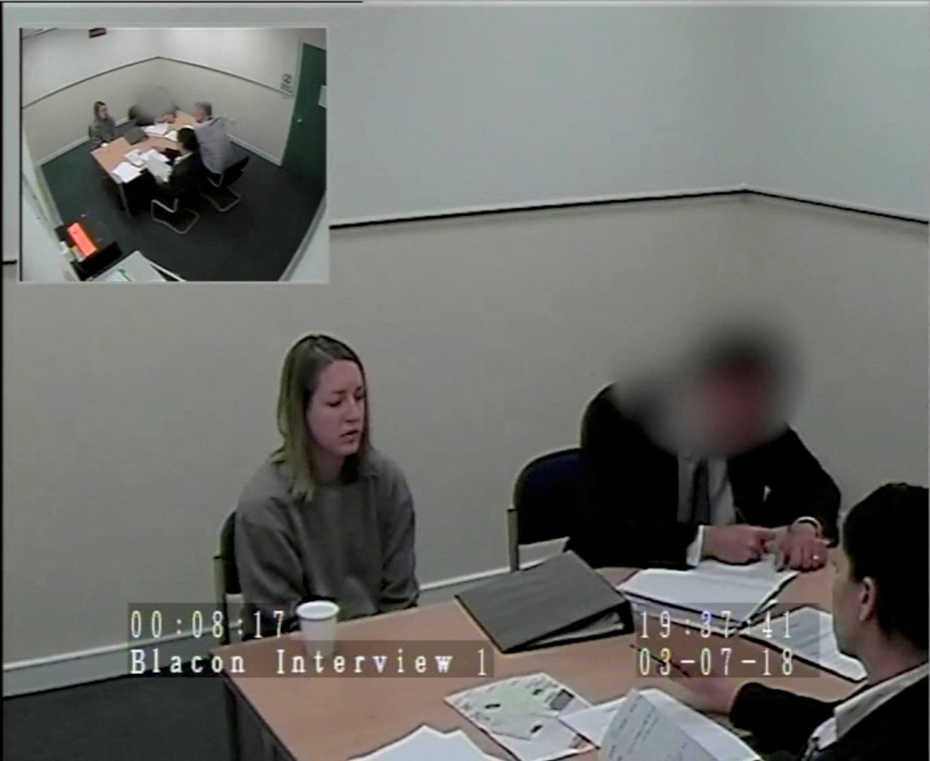 莱特比(Lucy Letby)首次被捕当天录口供的情况。她获准保释但随后多次被捕。 路透社