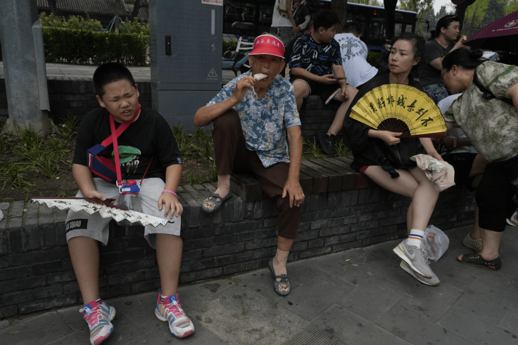 过去3个月,亚洲、非洲、欧洲和北美遭逢热浪。AP 过去3个月,亚洲、非洲、欧洲和北美遭逢热浪。AP