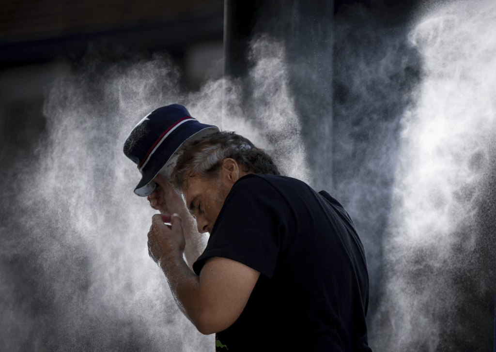 过去3个月是约12万年以来,基本上可以说是人类历史上最热的3个月。AP 过去3个月是约12万年以来,基本上可以说是人类历史上最热的3个月。AP