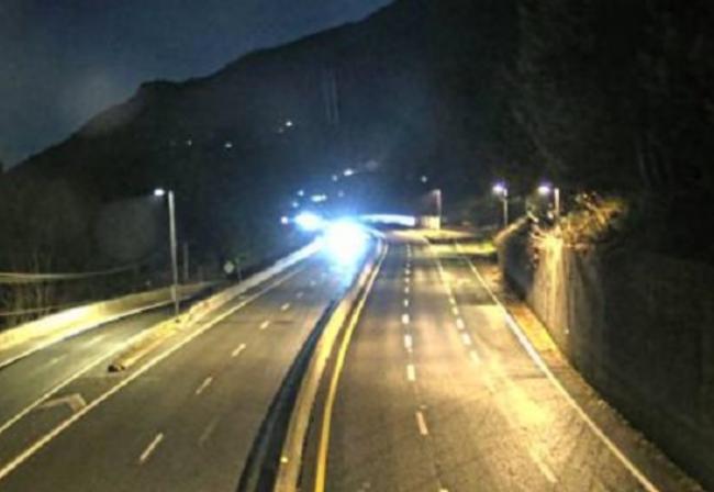 海天公路凌晨车祸3死包括小童 冬季驾驶格外留神