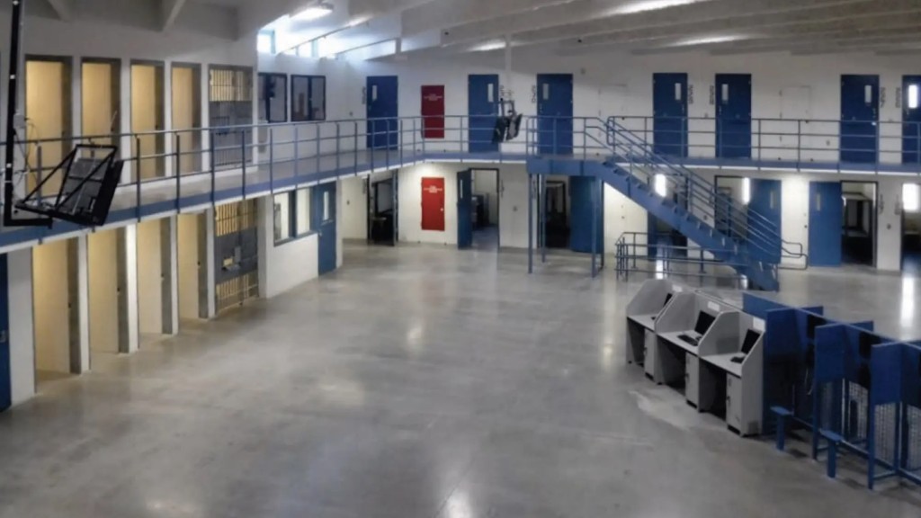肖万服刑的亚利桑那州图森监狱。 美国联邦监狱局