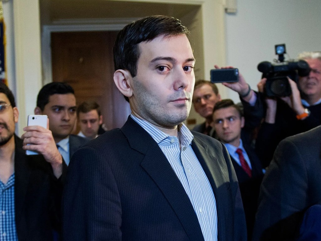 人称「制药哥」(Pharma bro)的MSMB Capital Management创办人舒克雷利(Martin Shkreli),因垄断市场以及哄抬药价,被法庭处以重罚,除了需要归还6500万元所得外,未来也永久不能涉足医药行业。 人称「制药哥」(Pharma bro)的MSMB Capital Management创办人舒克雷利(Martin Shkreli),因垄断市场以及哄抬药价,被法庭处以重罚,除了需要归还6500万元所得外,未来也永久不能涉足医药行业。