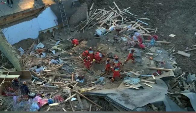 甘肃强震增至127死 黄金救援时间恐不到72小时 甘肃强震增至127死 黄金救援时间恐不到72小时