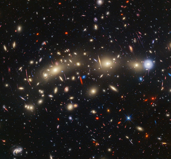 令人惊叹 NASA分享银河系中闪光“圣诞树”