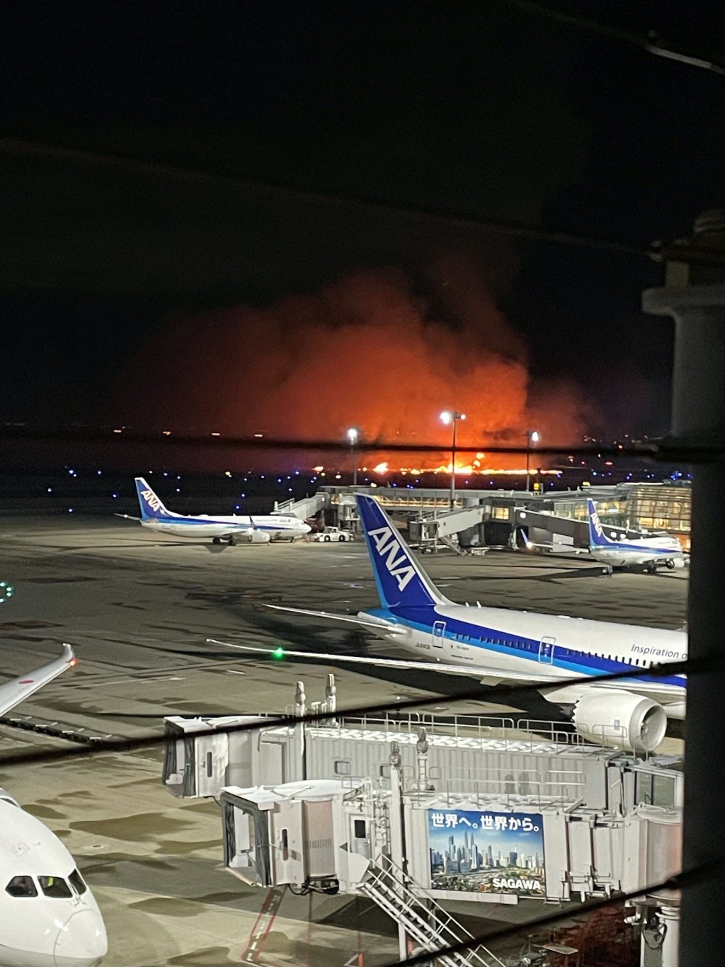 日本航空JAL516客机在东京羽田机场与海上保安厅飞机擦撞起火，造成5死1重伤事件。 路透社