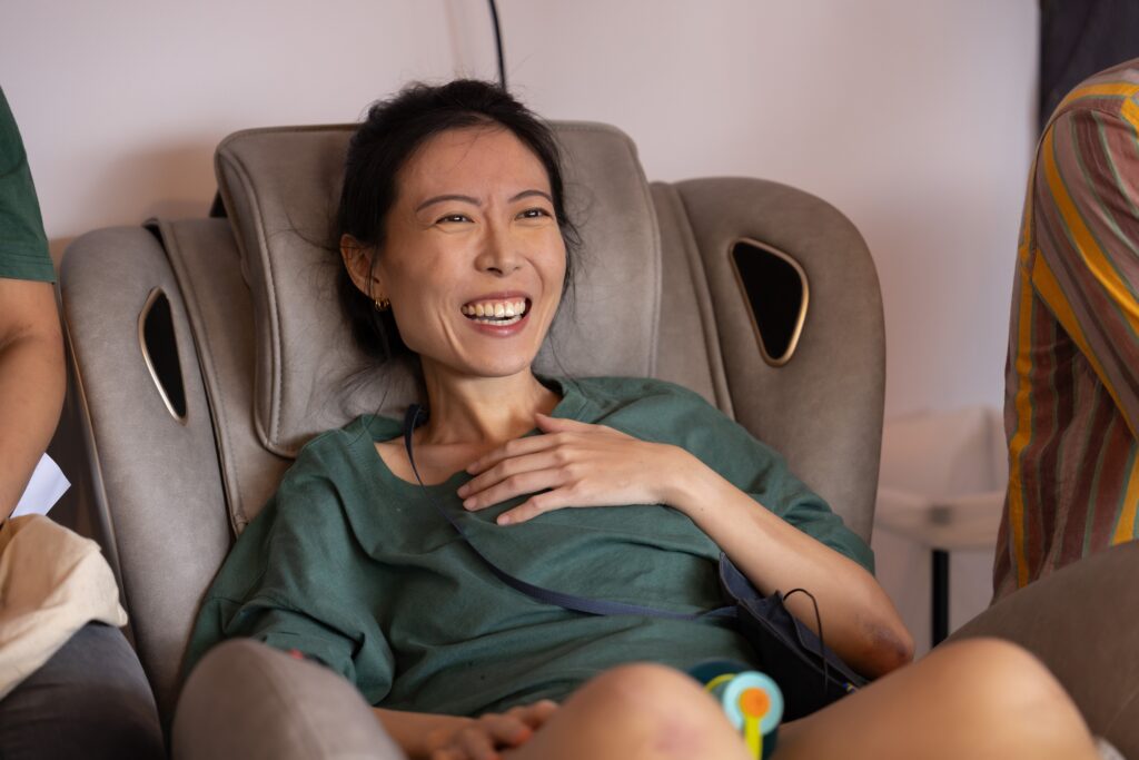 Michelle在「丧礼」上笑开怀。 hca.org.sg Michelle在「丧礼」上笑开怀。 hca.org.sg