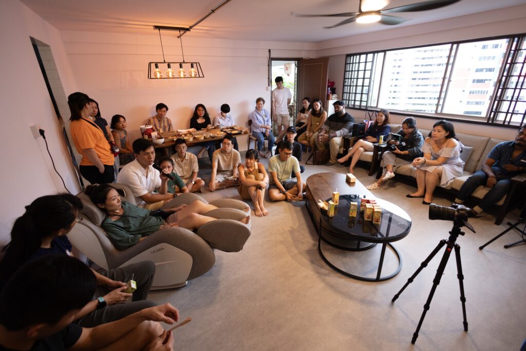 Michelle的「丧礼」气氛像生日会,有30多人出席。 hca.org.sg Michelle的「丧礼」气氛像生日会,有30多人出席。 hca.org.sg