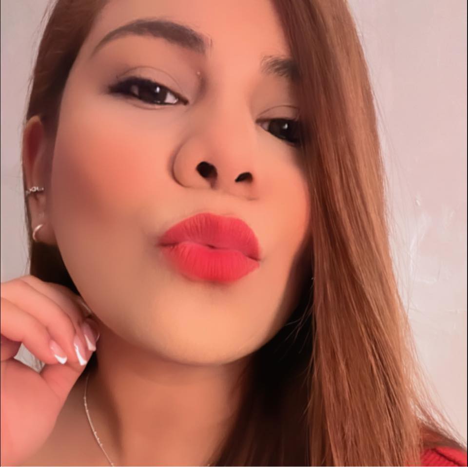 坎德拉里奥的facebook相薄多半是自拍照。 坎德拉里奥的facebook相薄多半是自拍照。