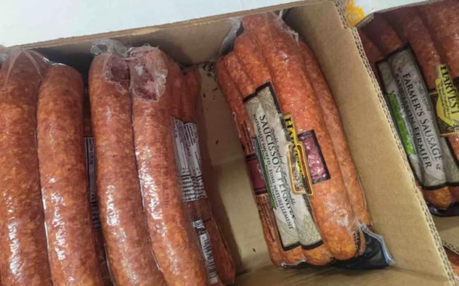 恶心!华人曝光Costco“鼠啃香肠” 卖得火热 恶心!华人曝光Costco“鼠啃香肠” 卖得火热