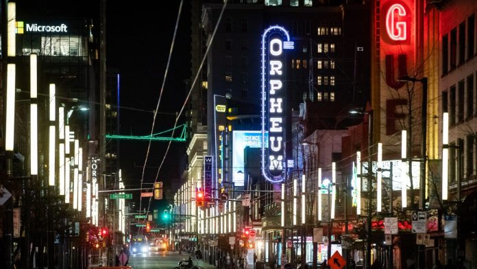 granville-street-vancouver-1-6018355-1673665419036.jpg 图片