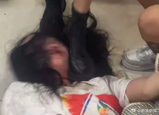 长沙女生不堪霸凌群殴 玻璃渣割颈求生 警方传唤嫌犯