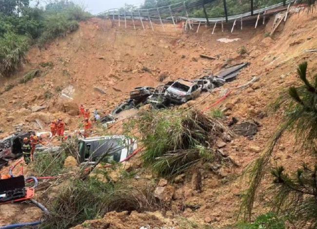 突发：广东梅大高速塌陷已致24人死亡