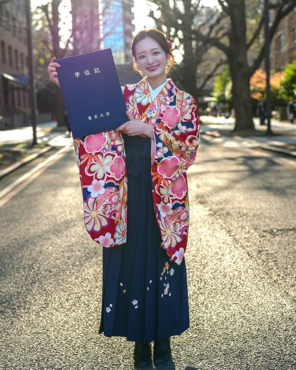 神谷明采今年大学毕业。 IG@asa_kamiya 神谷明采今年大学毕业。 IG@asa_kamiya