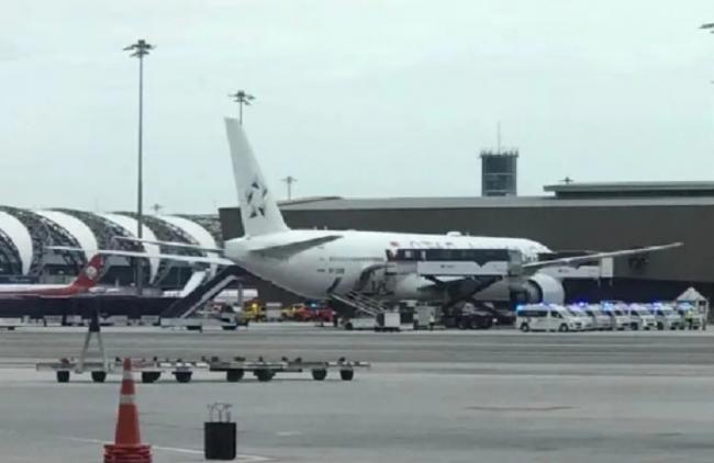 突发:新加坡航空客机迫降,已致2人死亡30人受伤