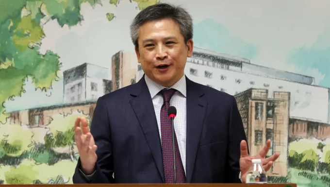 拜登提名他为新任驻越南大使，出生于中国香港