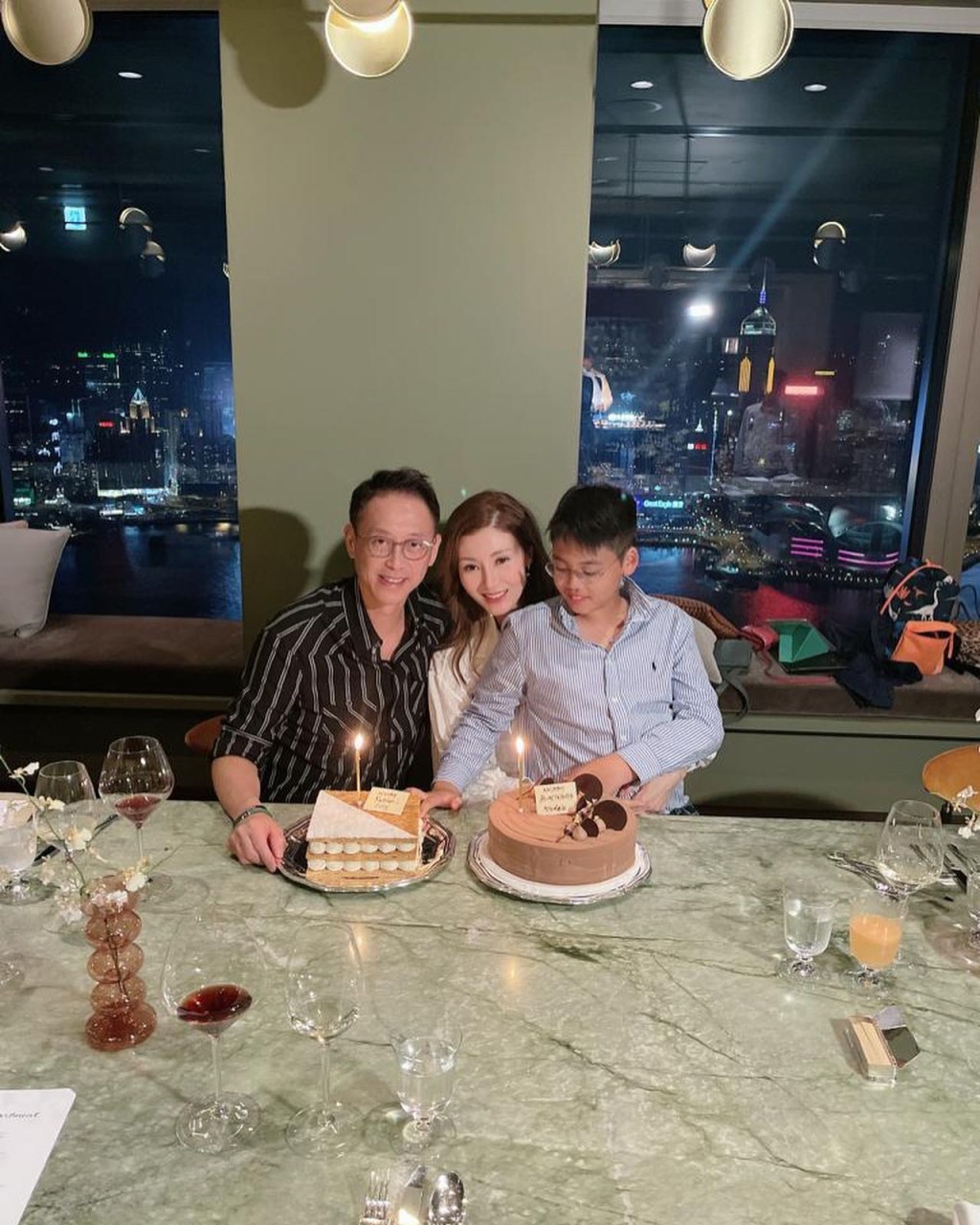 李嘉欣每年生日都与家人度过。 李嘉欣每年生日都与家人度过。